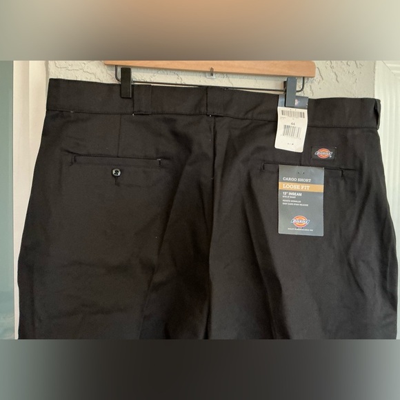 Dickies Men's Black Loose Fit Cargo Shorts (NWT) - Picture 7 of 11